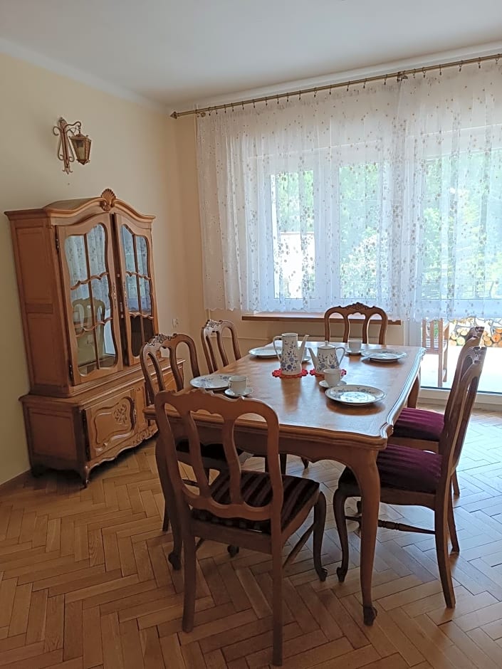 Willa Bona blisko Zamku Królewskiego i Rezerwatu zapraszam na grę miejską Magiczne Chęciny