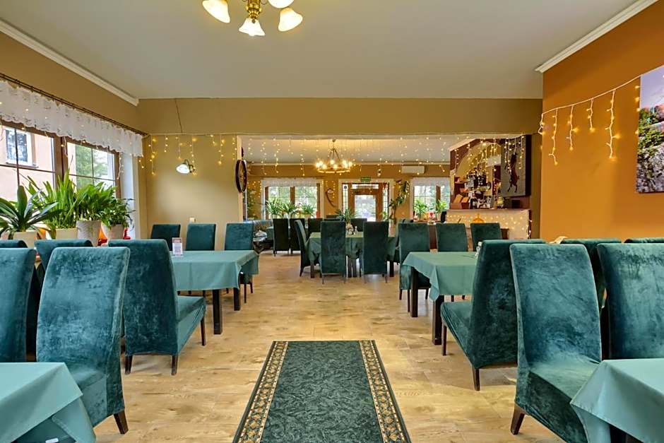 Zajazd Karłów Restauracja & Pokoje Gościnne