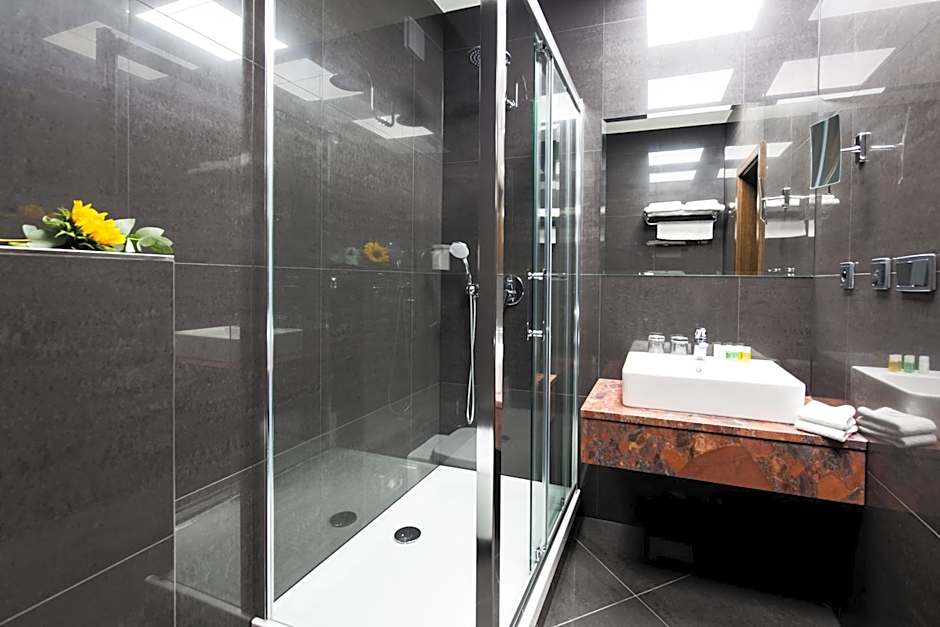 Hotel Selsky Dvur - Bohemian Village Courtyard