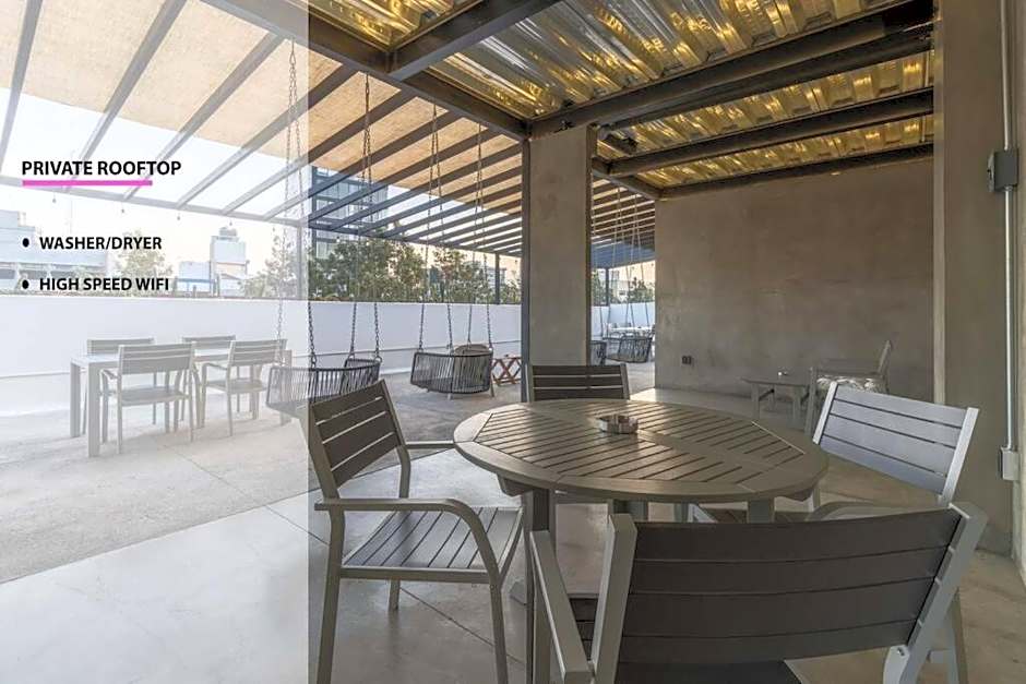 L303 Studio apt AC Rooftop views Business C