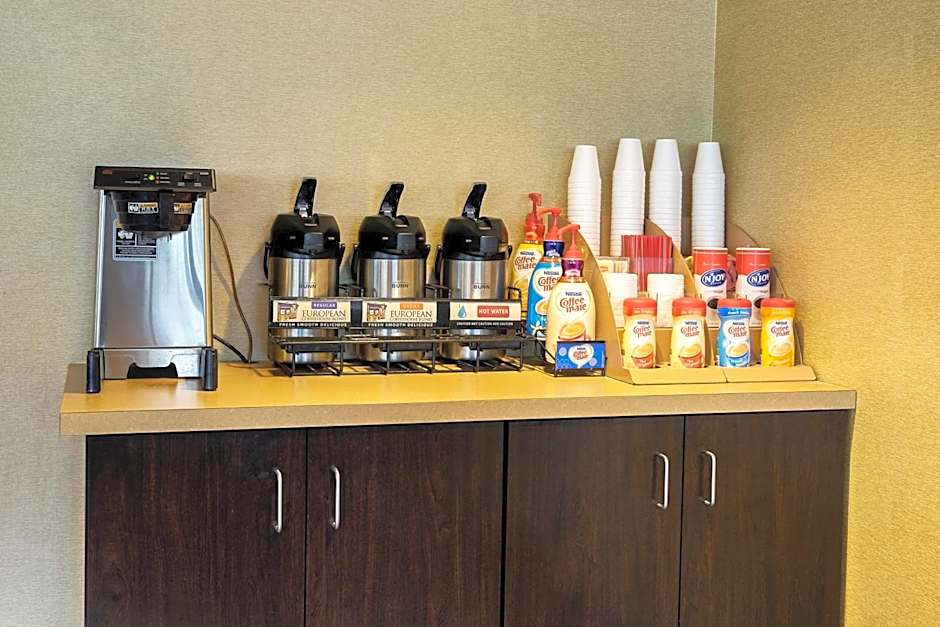 Red Roof PLUS+ Baltimore Washington DC-BWI Airport