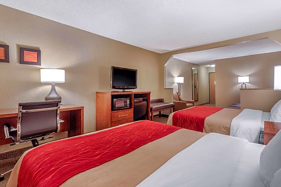 Comfort Inn & Suites Hays I-70