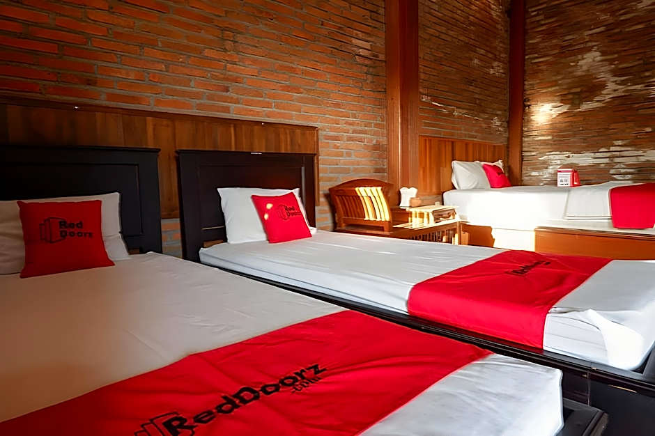 RedDoorz Syariah near Menara Kudus