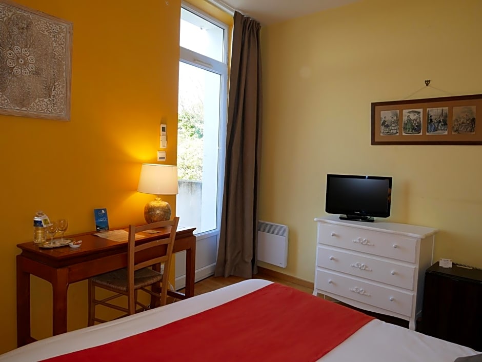 Logis Hotel La Bastide des Monges