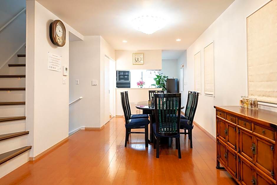 Shinokubo guest house , near shinjuku 100 square meters, 4 bedrooms, 1 living room 1kitchen 2toilet 1bathroom washmachine