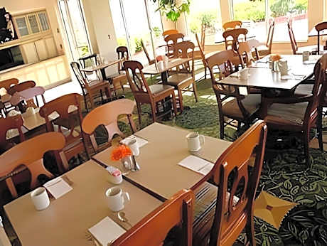 1 KING MOBILITY ACCESSIBLE W/ROLL IN SHOWER