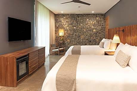 2Bedroom Residence 2Kings, 2 Bedroom Residence, Bedroom 1: 1 King, Bedroom 2: 1 King, Balcony