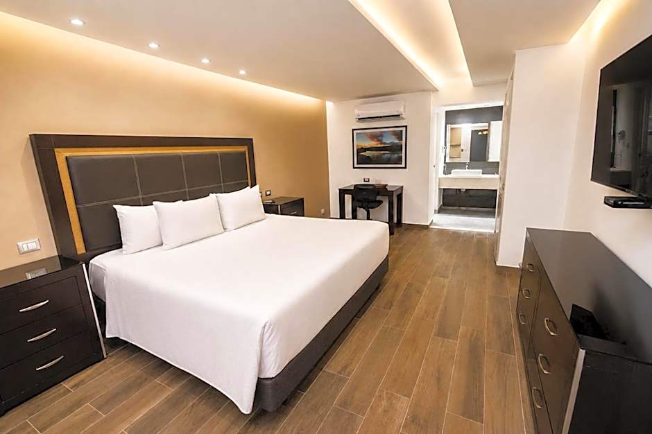 Quinta Dorada Hotel & Suites