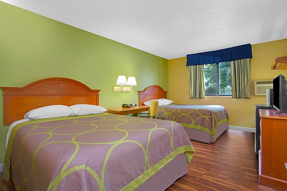 Photo 1 of 4 of 2 Queen Beds