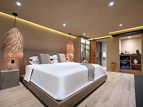 Deluxe Suite with Sea View