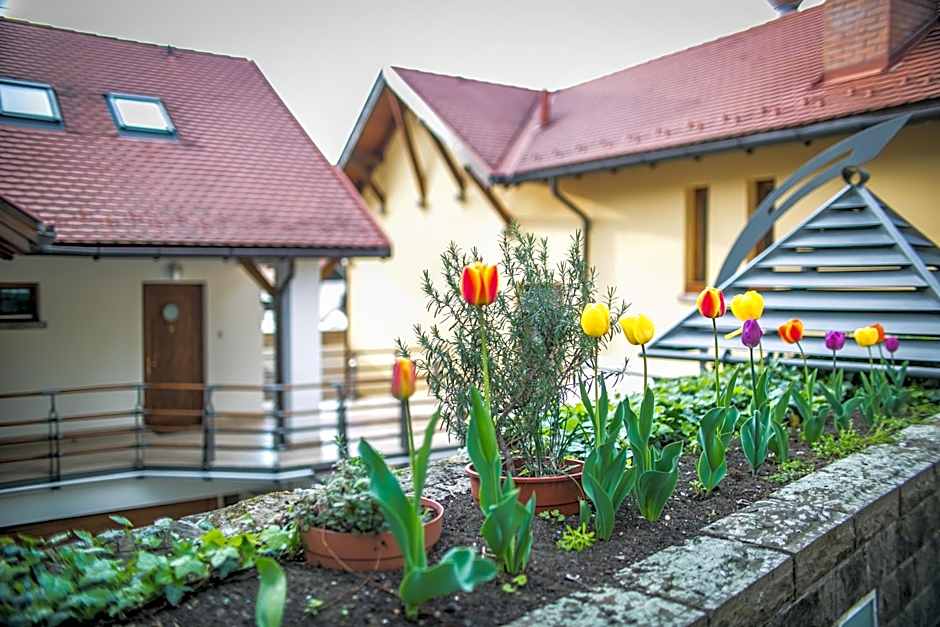 Imola Udvarház Dessert Hotel