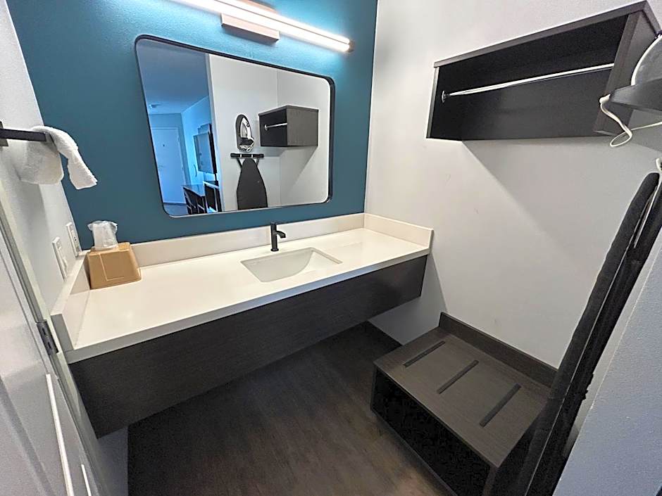 Studio 6 Suites Gardena, CA