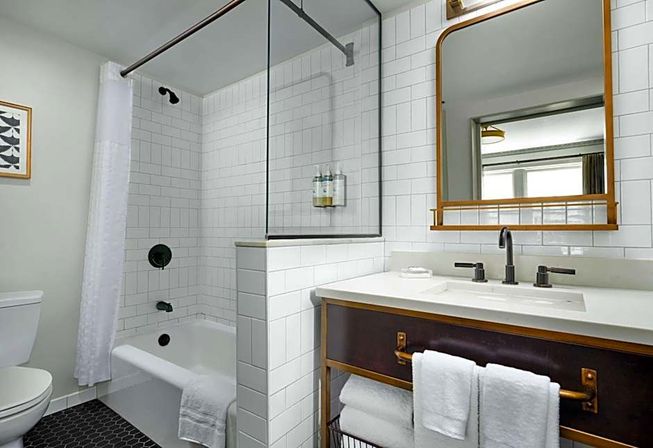 Hotel Phillips Kansas City Curio Collection by Hilton