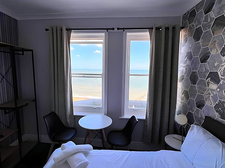 OYO Marine Parade Hotel, Eastbourne Pier