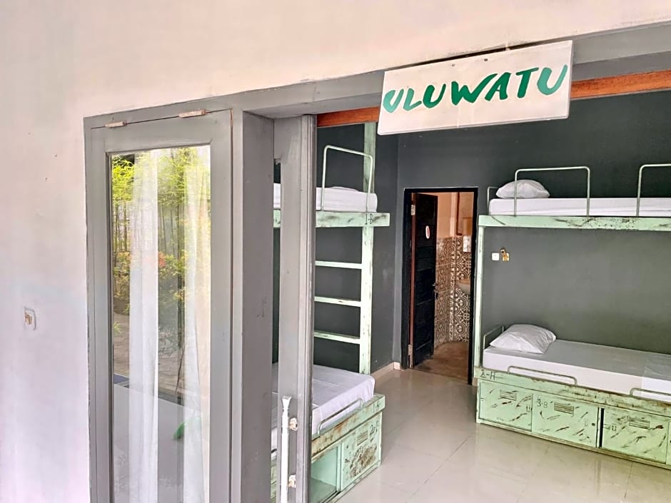 SURFERS HOUSE Batu Bolong - Adults only