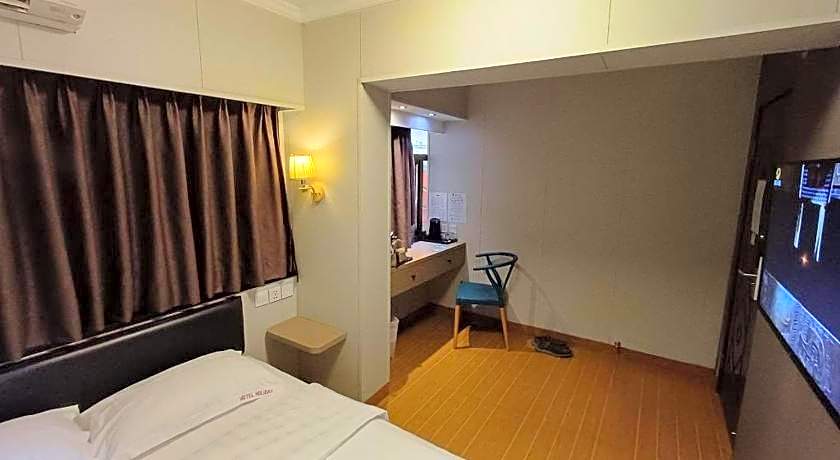 Holiday Hotel