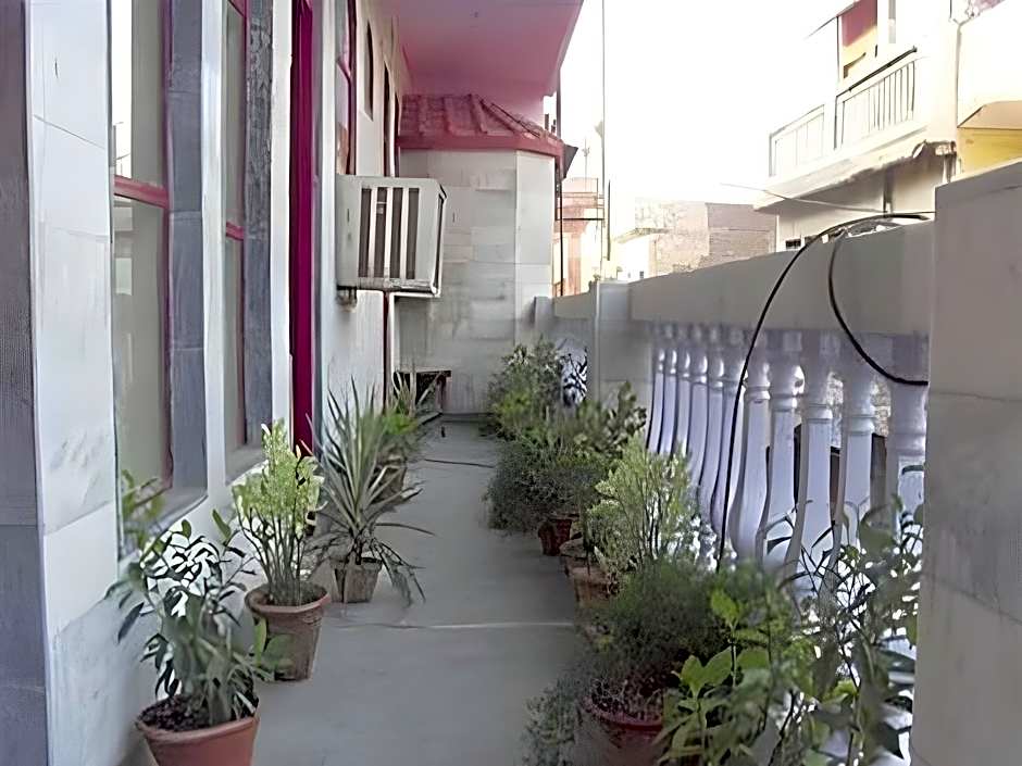 Hotel Raj Bed & Breakfast