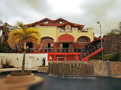 Tahanan Lakeview Hotel