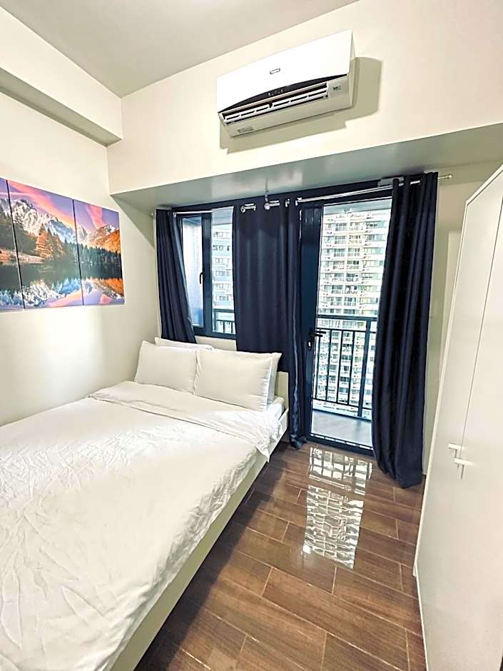Heart of Makati, Fully furnished condo, cbd central location