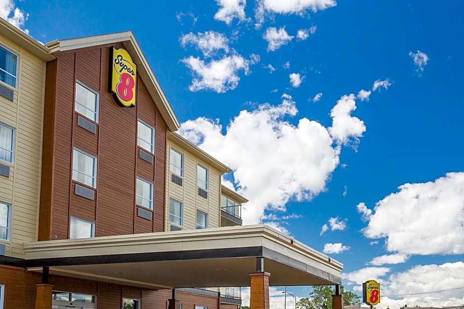 Super 8 by Wyndham Mont Laurier