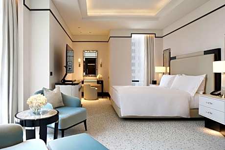 One-Bedroom Premier King Suite