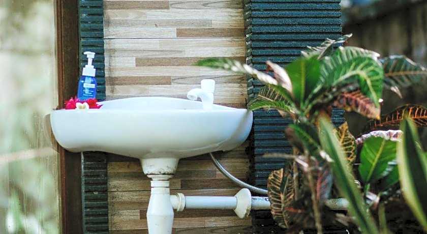 Kurnia Guest House & Spa 