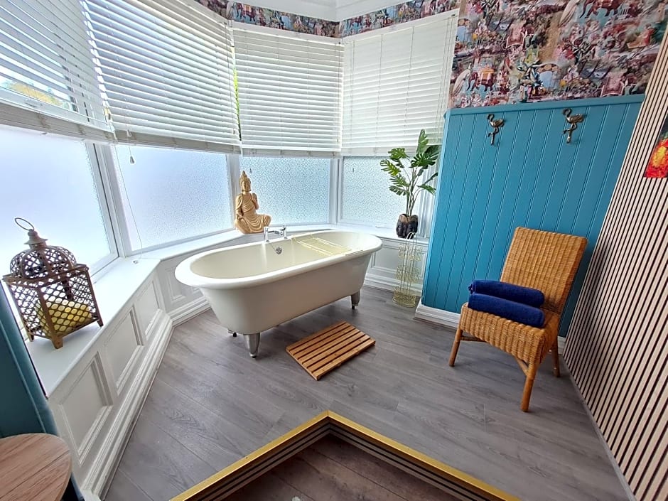 Lemur Lodge - Boutique Apartments - Short Stroll to The Beach