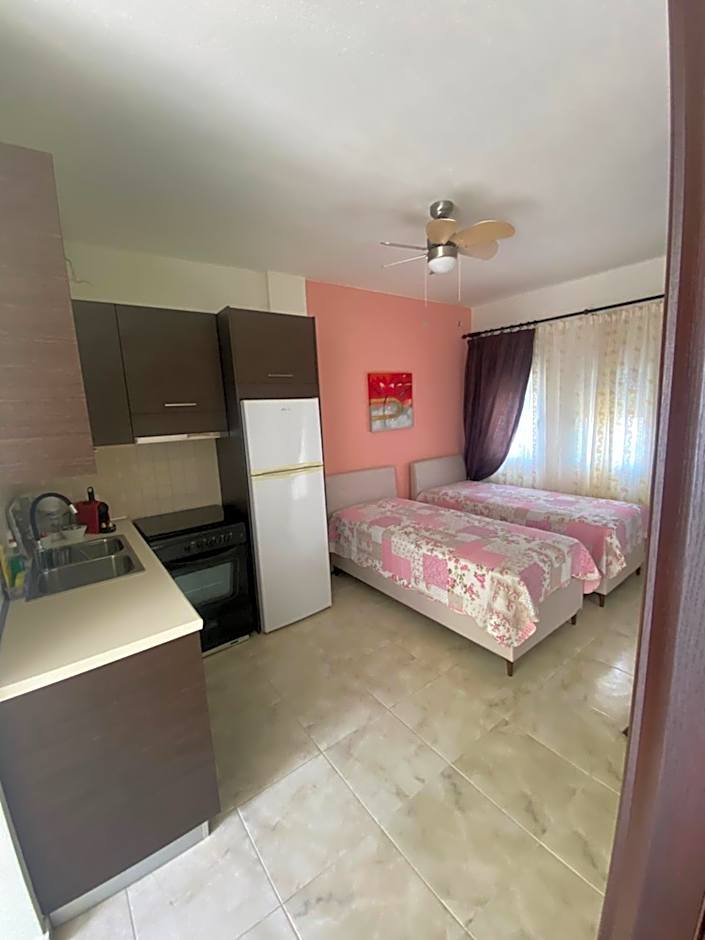 GoldenHill Studios&apartments