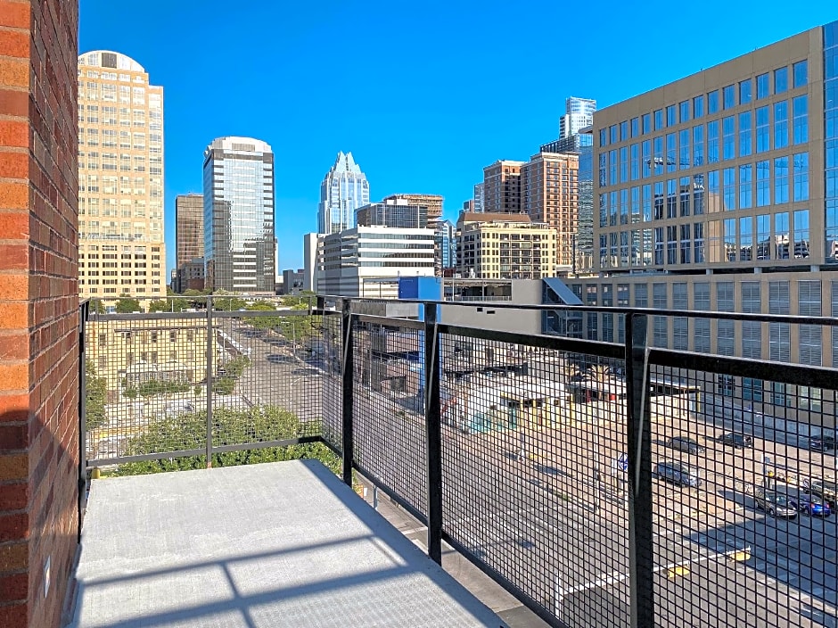 Photo 1 of 7 of 1 King Bed, Hearing Accessible, City View, Balcony