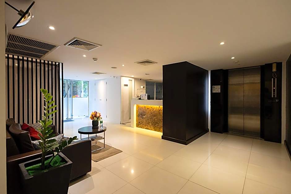 24 Inn at BTS Phrom Phong