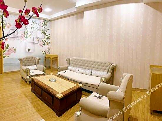 Cheerful Hotel