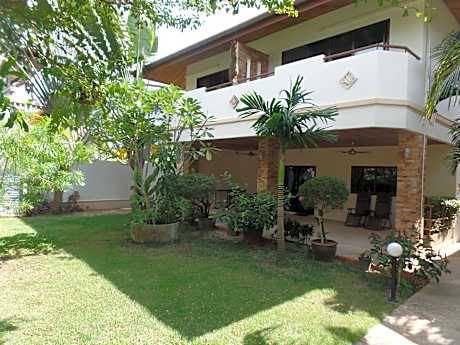 One-Bedroom Deluxe Apartment