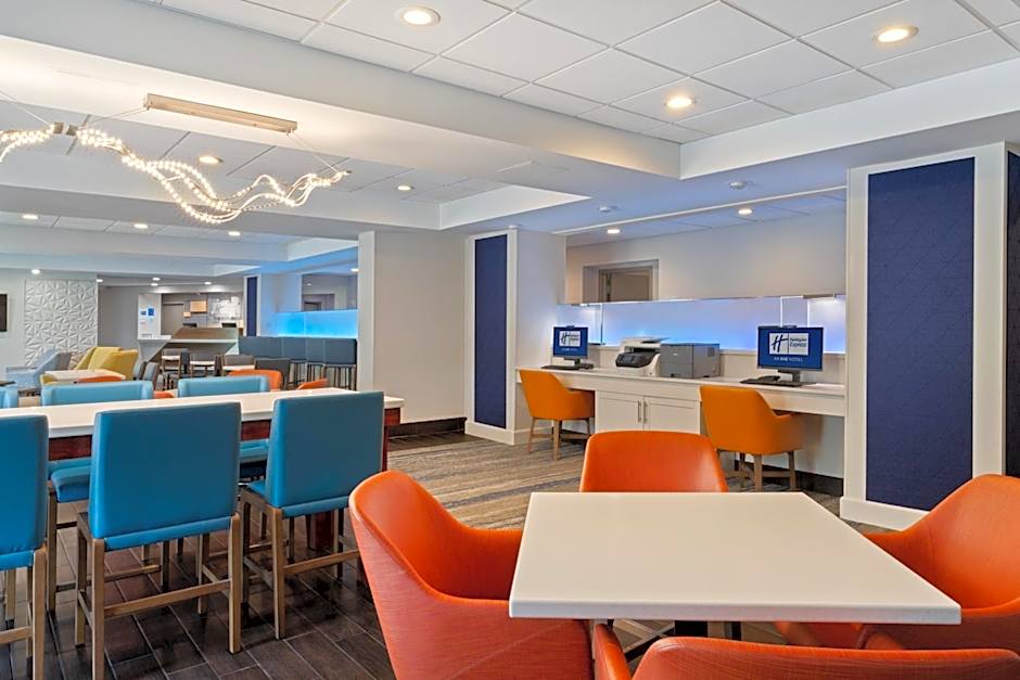 Holiday Inn Express & Suites Cincinnati Riverfront By IHG