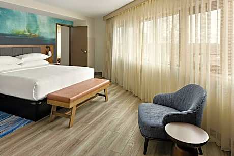 1 Bedroom King Suite, 1 Bedroom Suite, 1 King, Sofa Bed, Water View