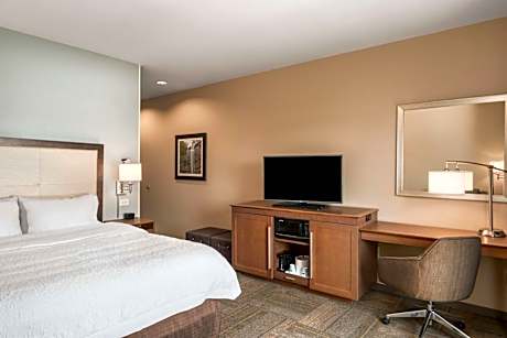 King Room - Hearing Accessible/Non-Smoking