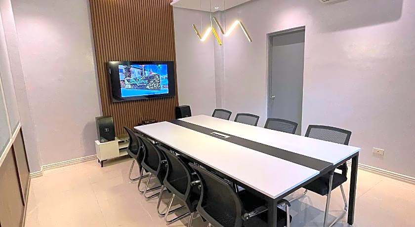 Luisita Central Park Hotel 