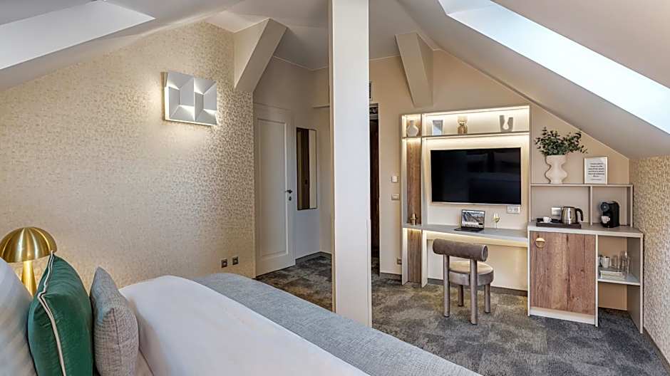 Hotel Maestro by Adrez