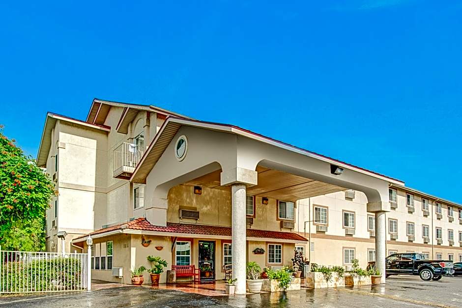 Super 8 by Wyndham San Antonio/Fiesta