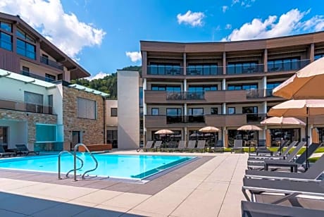 Apartment with Mountain View
