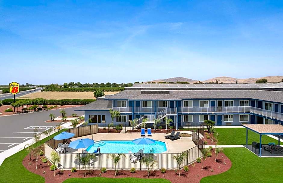 Super 8 by Wyndham Lindsay Olive Tree