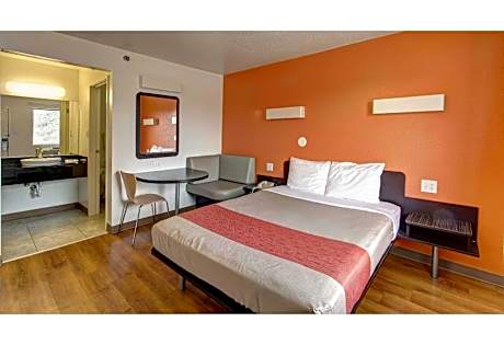 1 Queen Bed | Non-Smoking, Micfridge