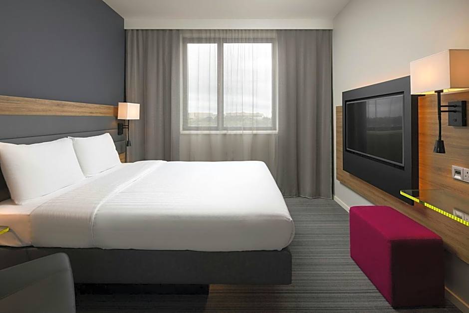 Moxy by Marriott London Heathrow Airport