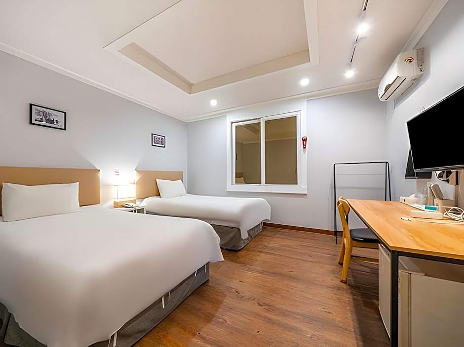 Check Inn Hotel