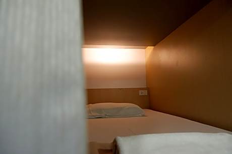 6-Bed Mixed Dormitory Room