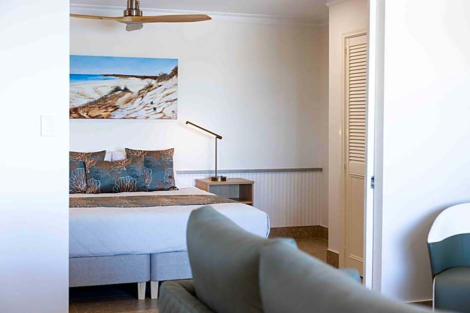 Moonlight Bay Suites