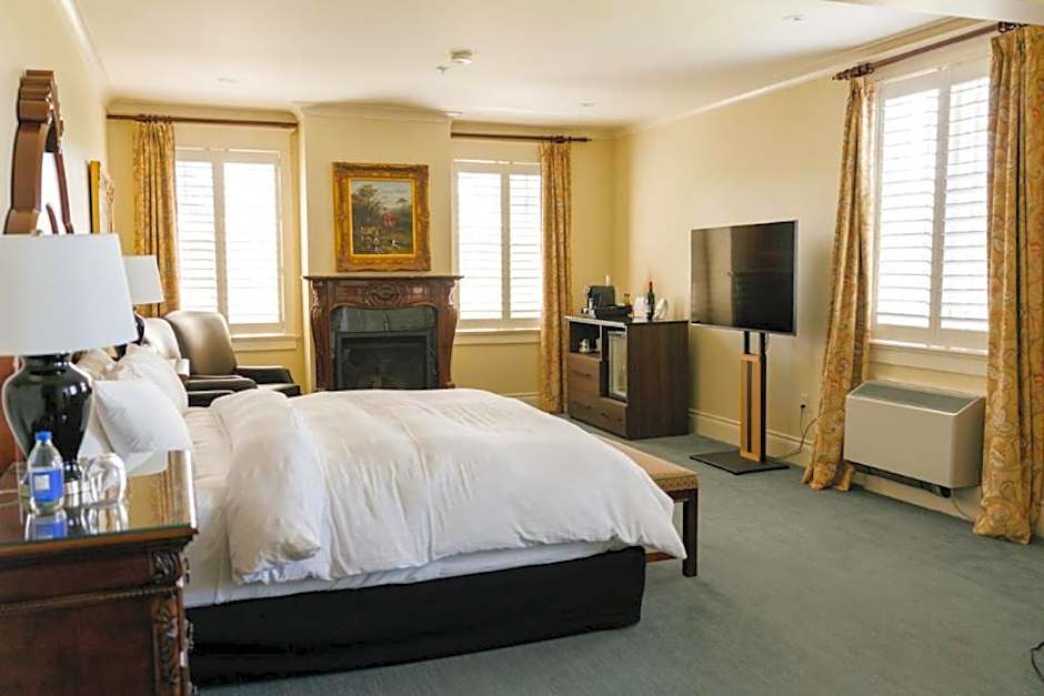 Riverbend Inn & Vineyard