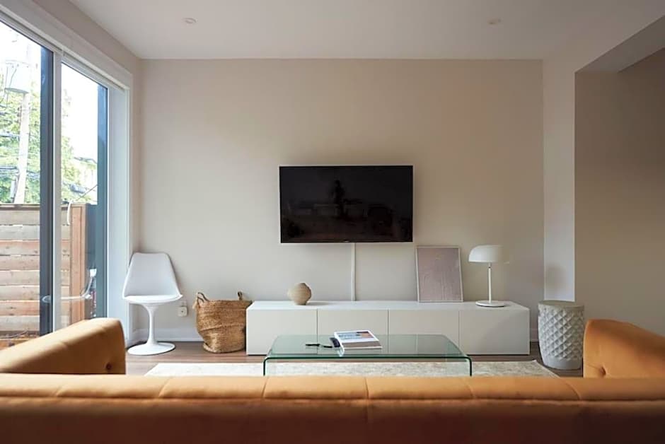 Design 3 bedroom flat with private terrace in Little Italy by Denstays