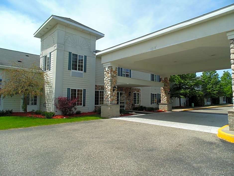 Photo 1 of 47 of American Inn And Suites Houghton Lake