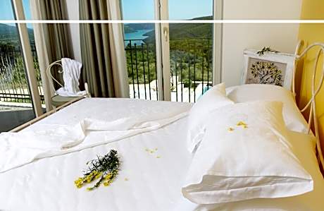Standard Double Room with Balcony and Sea View