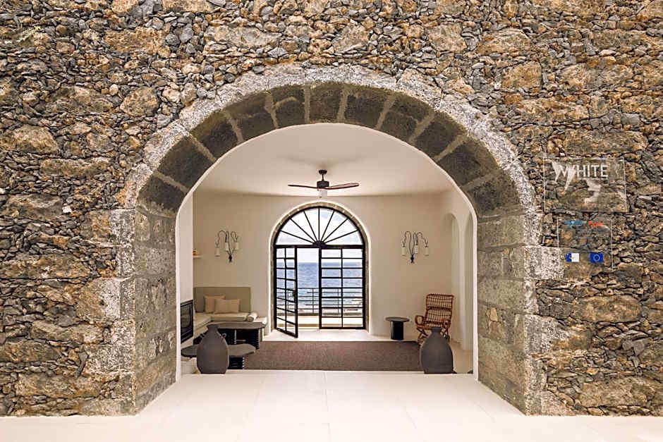 White Exclusive Suites & Villas